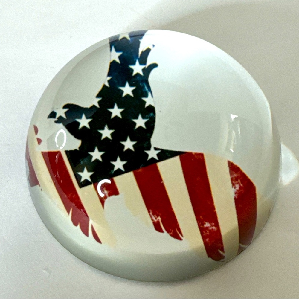 Glass Done Patriotic Eagle Paperweight with American Flag (Q 1 90225)